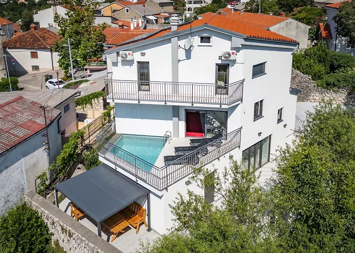 Pool House Old Town - Happy Novi Vinodolski