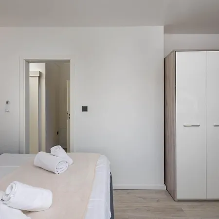 Pool House Old Town - Happy Feriehus Novi Vinodolski