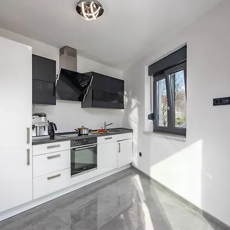 Pool House Old Town - Happy Novi Vinodolski