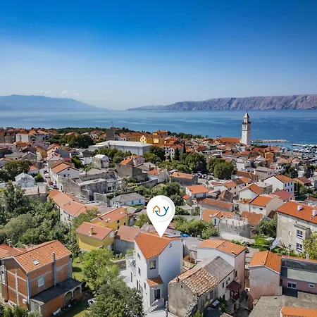 Pool House Old Town - Happy