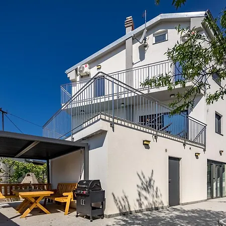 Feriehus Pool House Old Town - Happy Novi Vinodolski