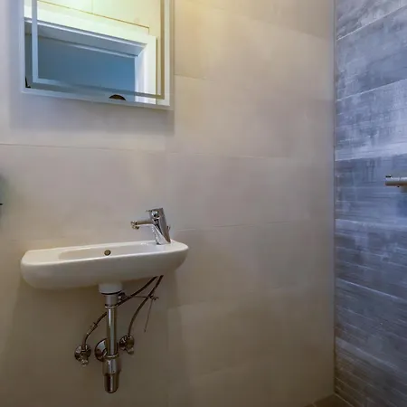 Pool House Old Town - Happy Holiday home Novi Vinodolski