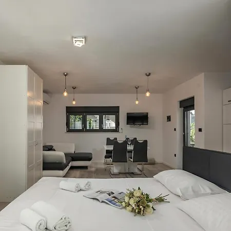 Casa vacanze Pool House Old Town - Happy